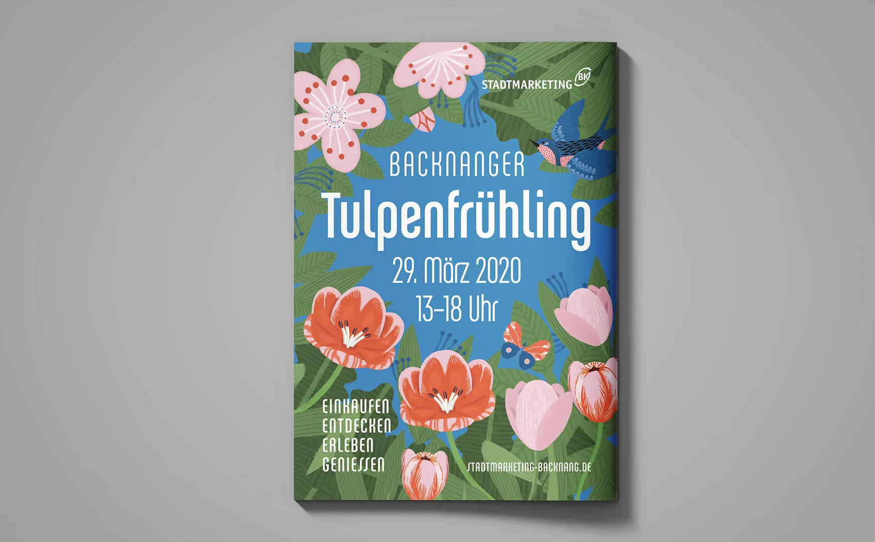 Hochformatige Anzeige zum Backnanger Tulpenfrühling mit Datum, Uhrzeit und Blumenillustration