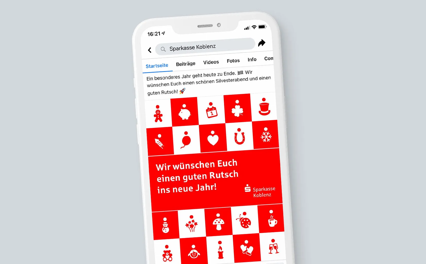 Smartphone mit Facebook-Beitrag der Sparkasse Koblenz zum Jahreswechsel im weihnachtlichen Raster