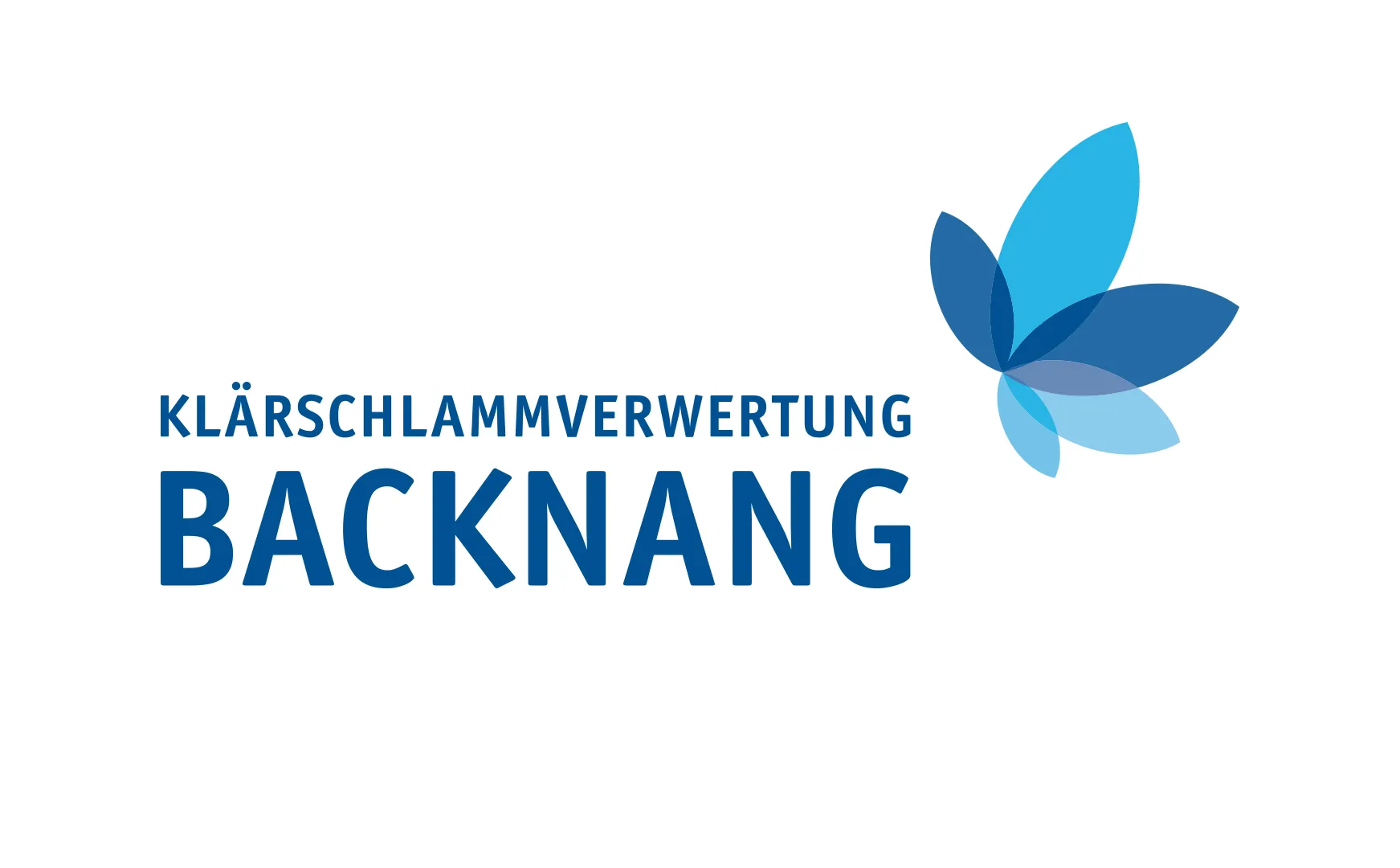 Logo der Klärschlammverwertung Backnang mit Blattsymbol aus transparenten blauen Formen