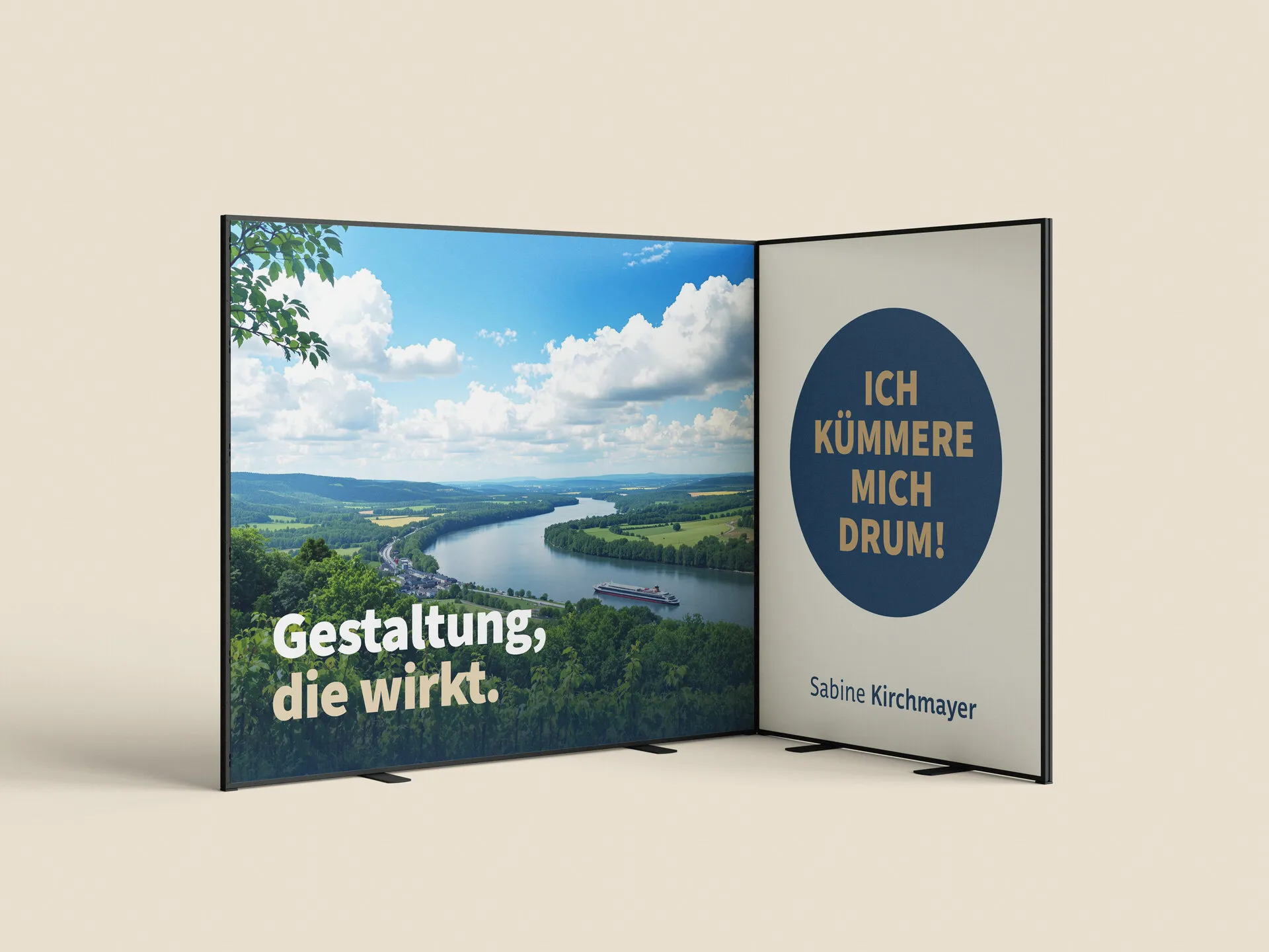 Modularer Messestand mit Rheinpanorama, dem Satz „Gestaltung, die wirkt.“ und einer Kreisgrafik