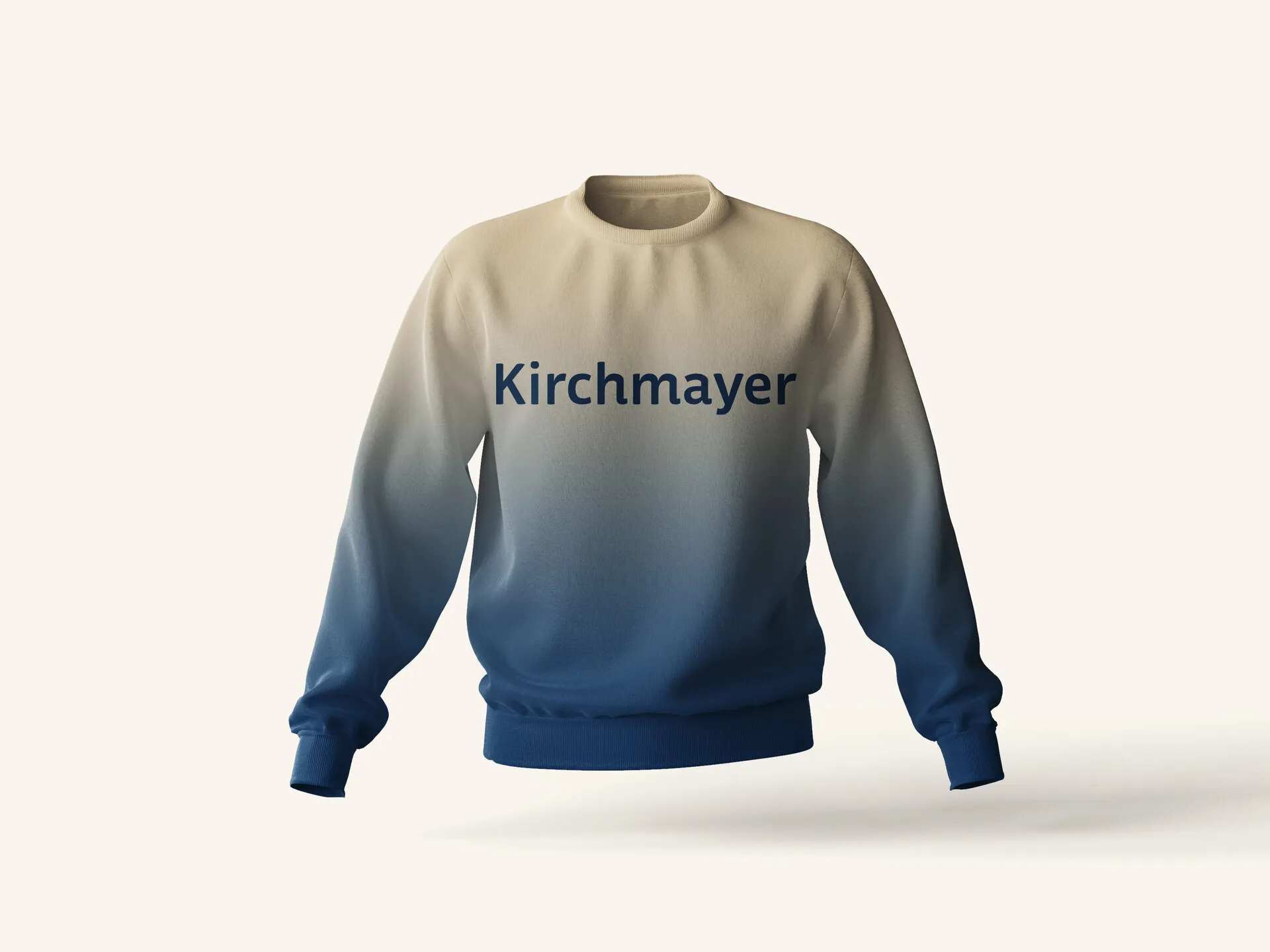 Sweatshirt mit Farbverlauf von Beige nach Dunkelblau und dem Schriftzug „Kirchmayer“ auf der Brust